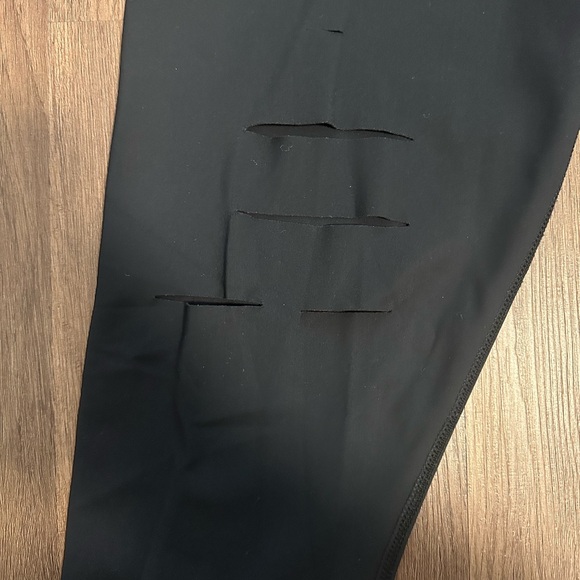 Alo High Waist Ripped Warrior Legging - Picture 7 of 9